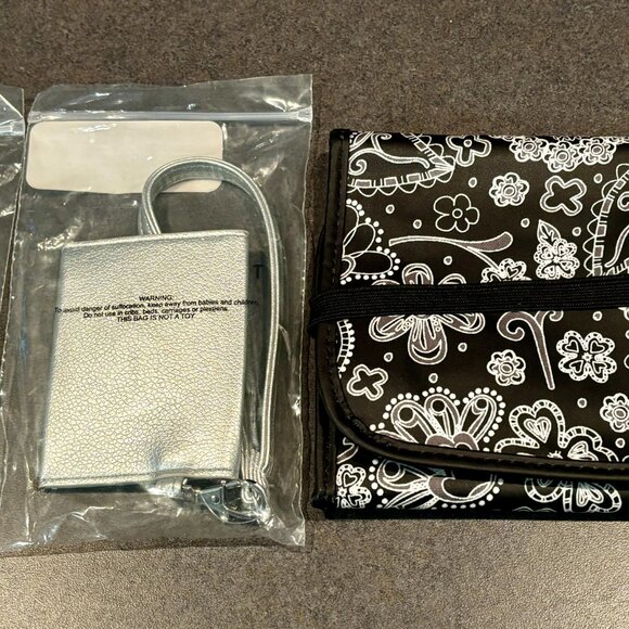 LOT OF 2 Thirty One Envelope Card Pouch Silver Metallic Smooth Pebble New In Bag - Picture 2 of 8